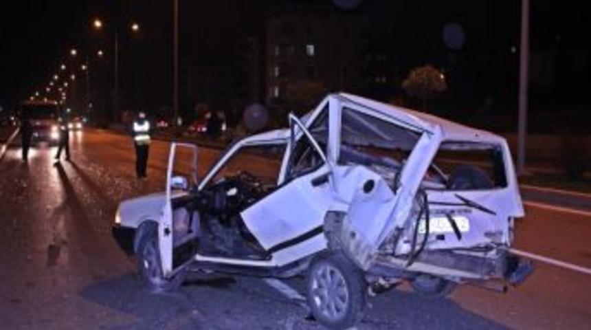 Alkoll&uuml; S&uuml;r&uuml;c&uuml; Kaza Yaptı: 2 Yaralı