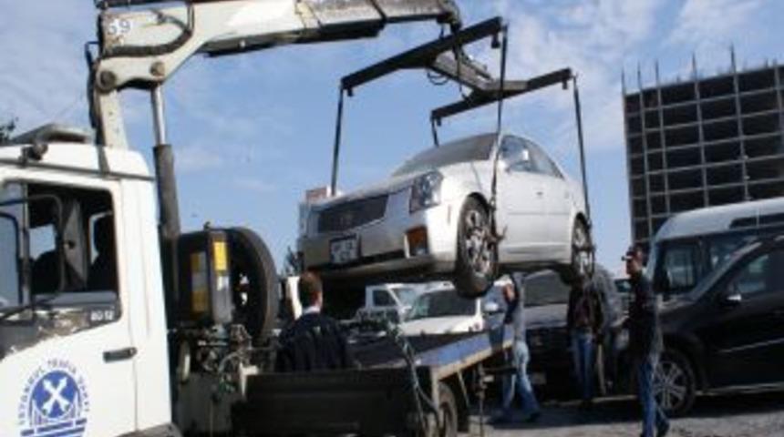 G&uuml;mr&uuml;k Operasyonunda El Konulan Ara&ccedil;lar Depoya G&ouml;t&uuml;r&uuml;ld&uuml;