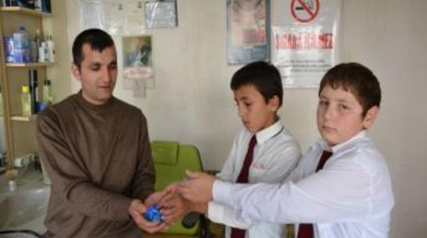 Berber Ustasından &Ouml;rnek Davranış