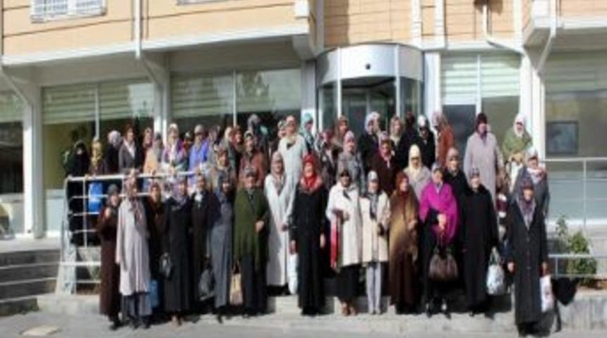 Kadınlar Sıcak &Ccedil;ermik&rsquo;i Gezmeye Devam Ediyor