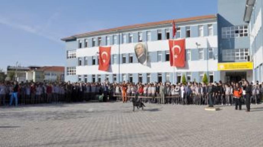 İl Afet Ve Acil Durum M&uuml;d&uuml;rl&uuml;ğ&uuml; Lise &Ouml;ğrencilerine Afet Eğitimi Verdi