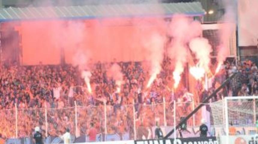 Kadın Ve &Ccedil;ocukların İzlediği Ma&ccedil;ta Taraftarlara Ceza