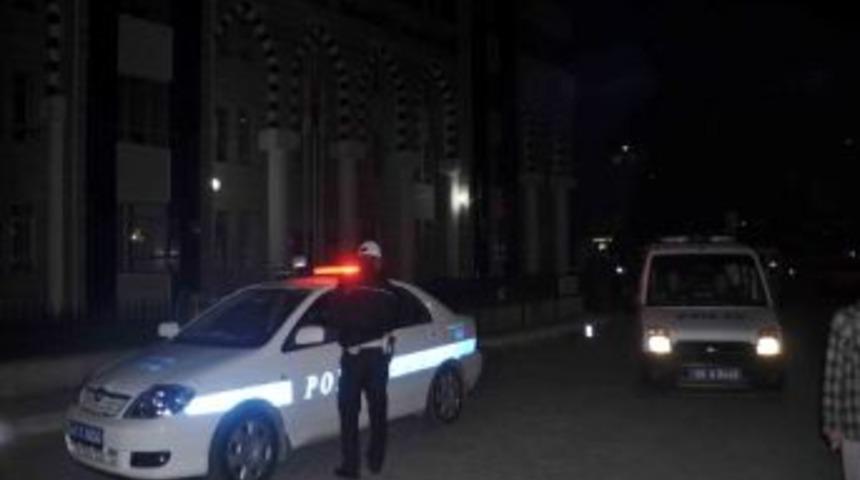 Kuşadası&rsquo;nda Polis Memuru G&ouml;rev Başında Kendini Yaraladı