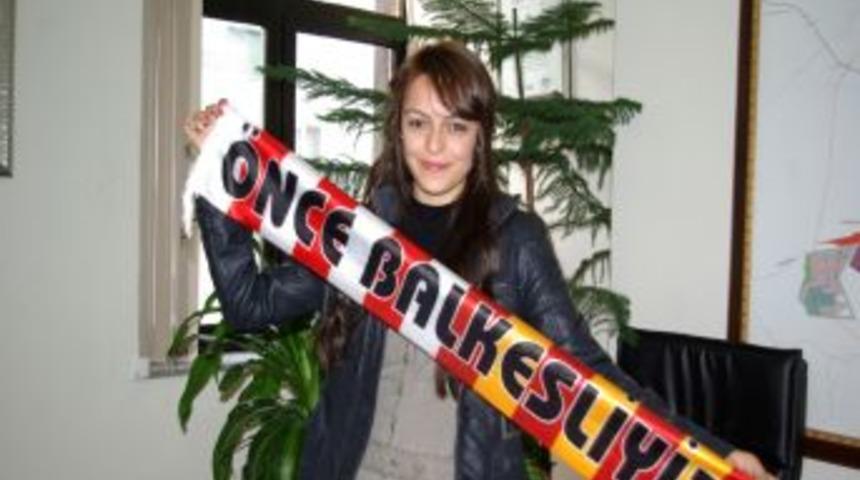 Balıkesirspor Y&ouml;netimi Galatasaray Ma&ccedil;ı I&ccedil;in &Ouml;zel Dostluk Atkısı Yaptırdı