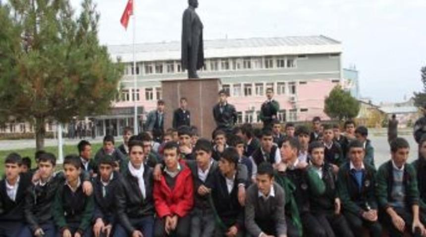 &Ouml;ğrencilerden Pansiyon Eylemi