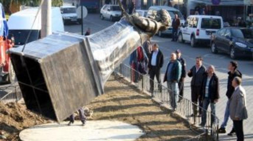 Fatih Sultan Mehmet Han'ın Heykeli Dikildi