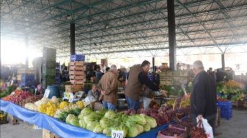 Karşıyaka Kapalı Semt Pazarı Hizmete Girdi