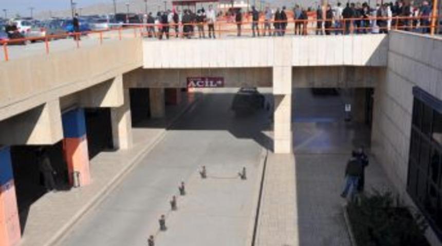 Hastane Otoparkında Ş&uuml;pheli Paket Paniği