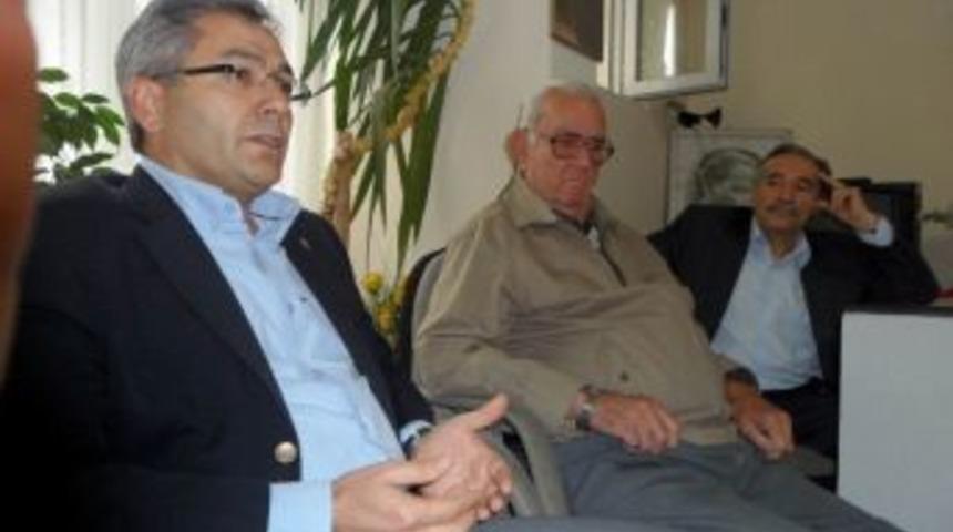 Edremit&rsquo;te Chp Esnaf Sanatkarlar Odası&rsquo;nı Ziyaret Etti.