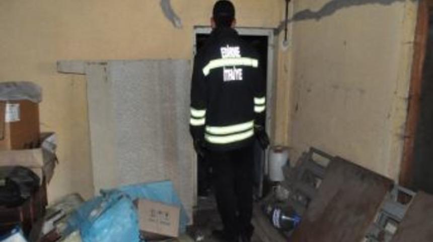 İtfaiye Ekiplerinin Kedi Mesaisi