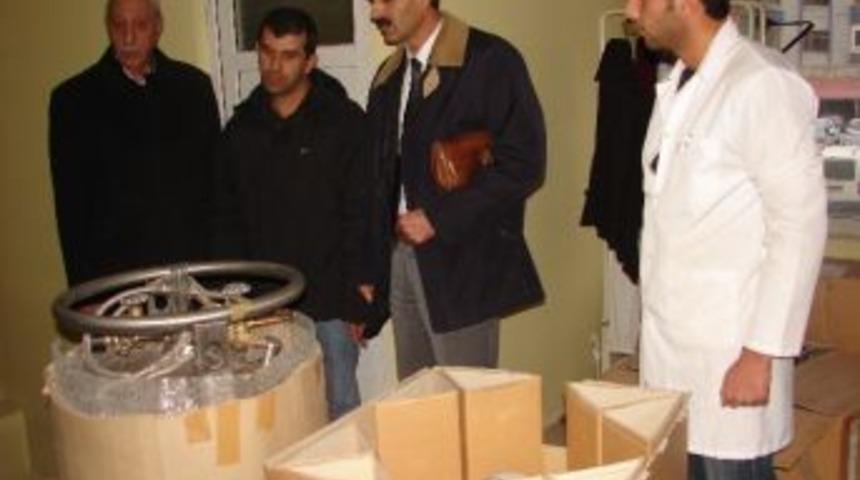 Van Ziraat Odası’ndan Yyü’ye Suni Tohumlama Cihazı