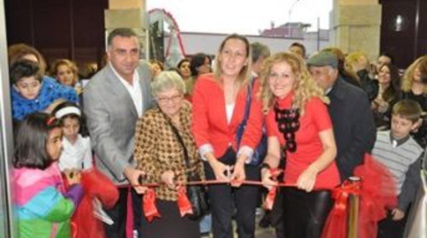 Karakuş hayalinin sergisini a&ccedil;tı