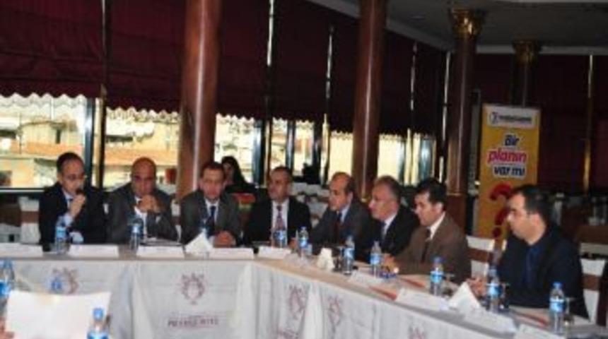 Uzmanlar İşsizlik Sorununu Tartıştı