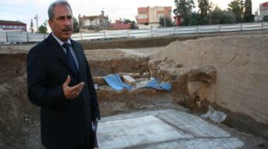 Pazar Yeri Inşaatında Insan Fig&uuml;rl&uuml; Mozaik Bulundu