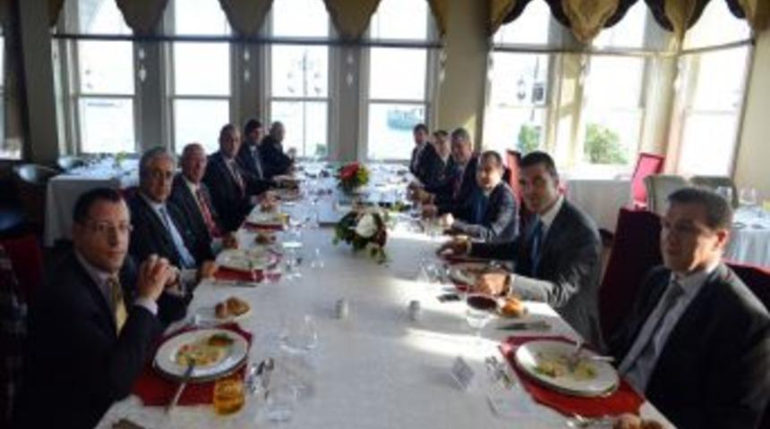 Galatasaray'dan Manchester United Heyetine Yemek