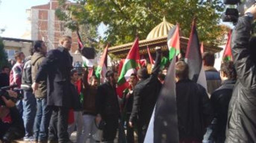 &Uuml;niversiteli Gen&ccedil;lerden İsrail&rsquo;i Tel'in Mitingi