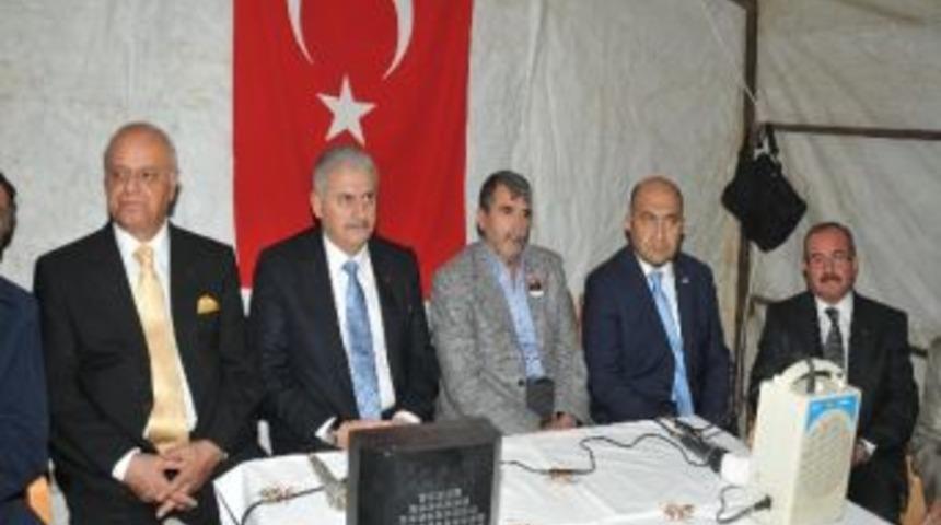 Bakan Yıldırım&rsquo;dan Şehit Ailesine Taziye Ziyareti