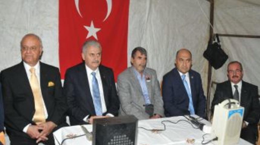 Bakan Yıldırım Şehit Ailesini Ziyaret Etti
