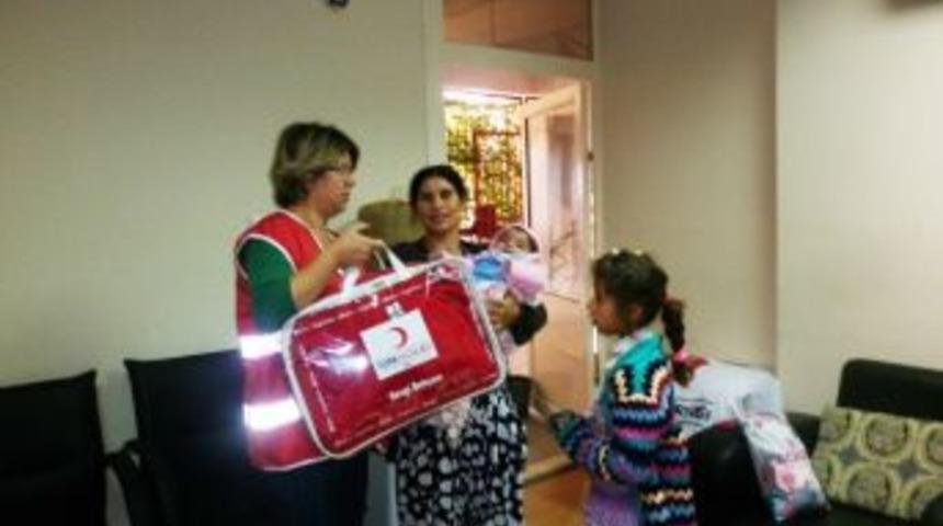 T&uuml;rk Kızılayı Urla Şubesi, Sevgi Boh&ccedil;ası İle Sevindiriyor