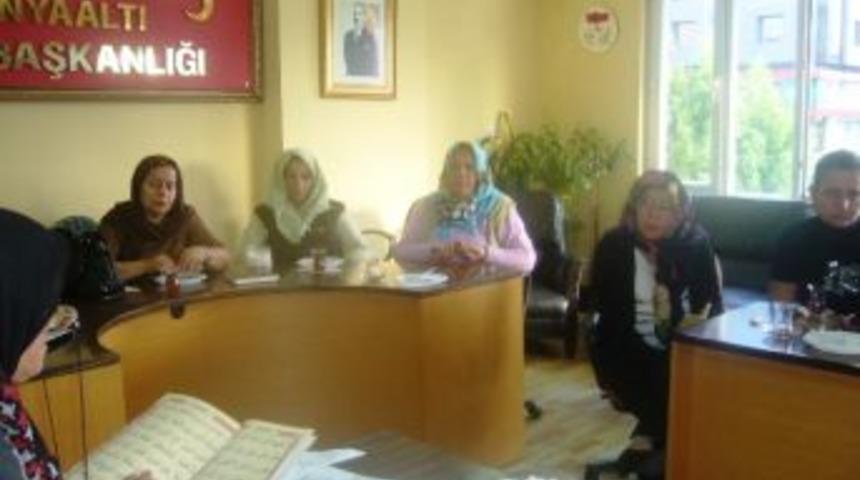 MHP kadın kollarından şehitlere Yasin-i Şerif