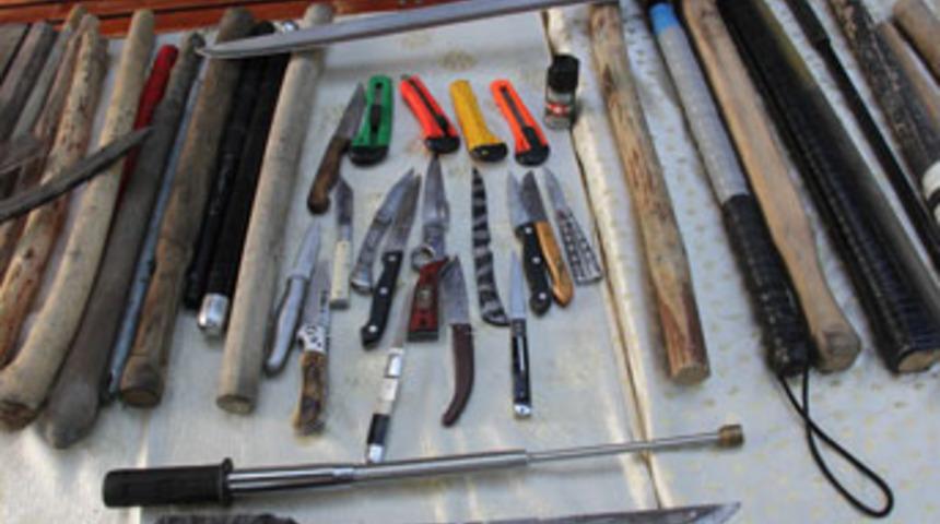 Dolmuşlar silah deposu gibi