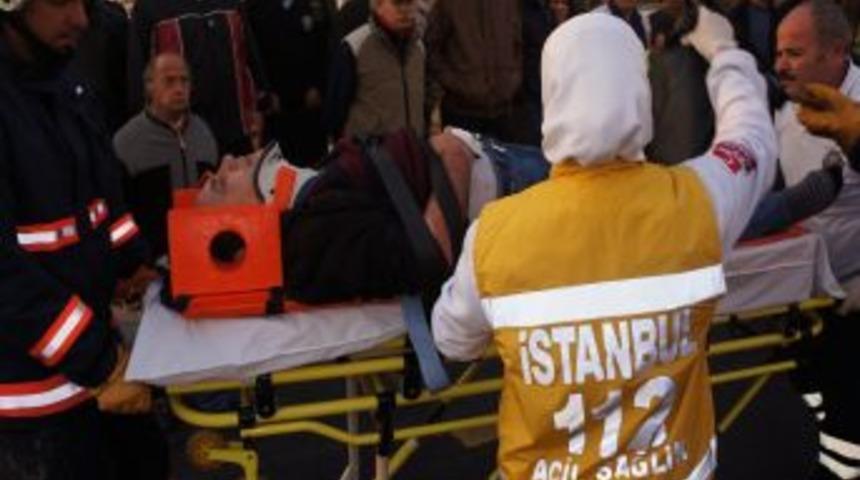 Ağaca &Ccedil;arpan Otomobil Hurdaya D&ouml;nd&uuml;: 2 Yaralı