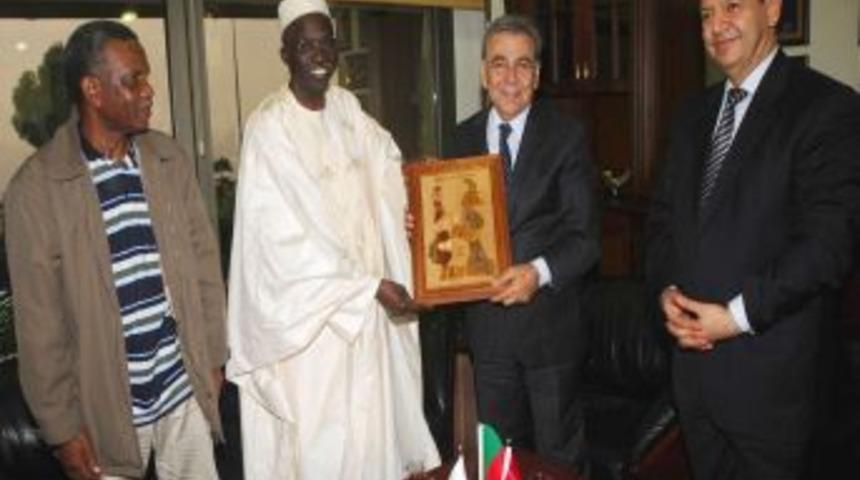 Kamerunlu Vali Ahmat, Başkan Kocaoğlu&rsquo;nu Ziyaret Etti