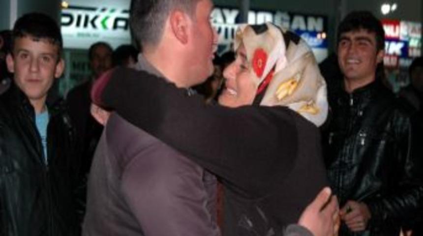 Kınalı Kuzular Kışla Yolunda