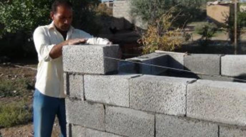 Esed Zulmünden Kaçan Suriyeli Aileye, Beşik Köyü Sahip Çıktı