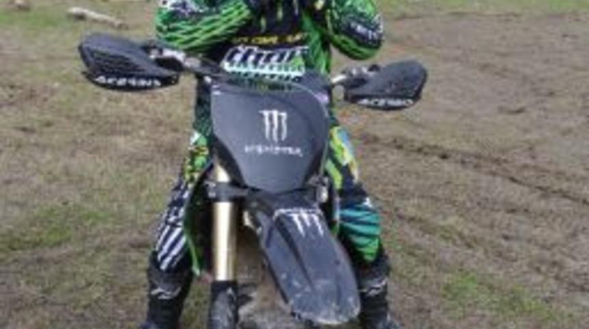 Motokros&ccedil;ular Hala&ccedil;lı&rsquo;da Şov Yaptı