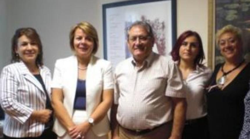 &Ccedil;iğdem Ak&ccedil;a'dan kadınlara &ccedil;ağrı