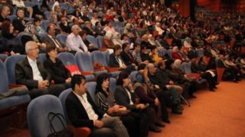 Tıp Fak&uuml;ltesi &Ouml;ğrencileri Beyaz &Ouml;nl&uuml;klerini Giydi