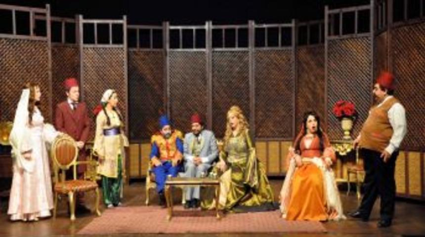 'Dişi Horoz' B&uuml;y&uuml;k Alkış Aldı