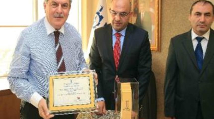 Çin'den Gelen Ödül Başkan'a Takdim Edildi