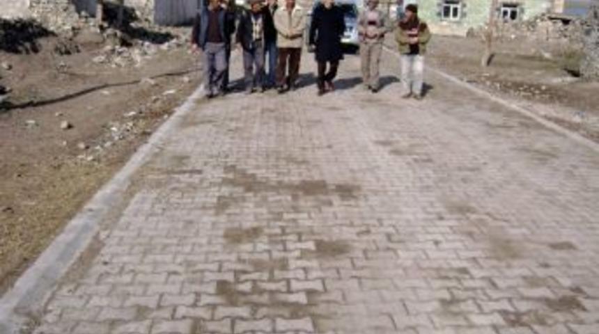 Susuz&rsquo;da K&ouml;ydes Projesi Kapsamında 6 K&ouml;ye Parke Taşı D&ouml;şendi