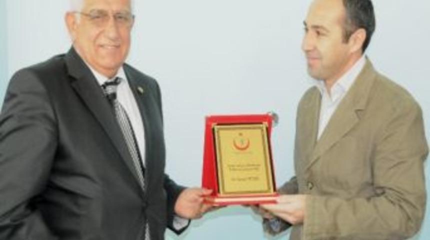 Emektar Y&ouml;neticilere &Uuml;st&uuml;n Hizmet Plaketi