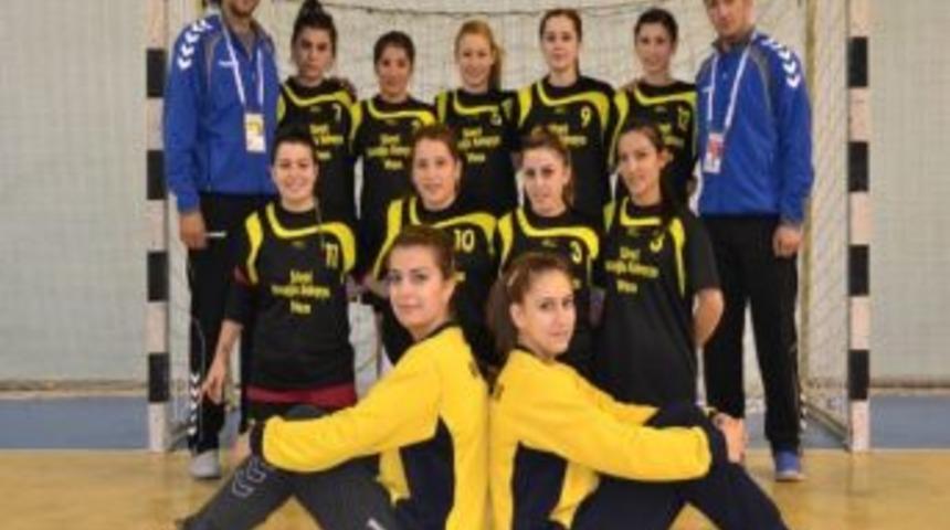 Vanlı Bayan Hentbolcuların Ankara Zaferi