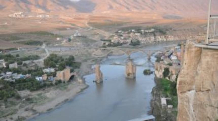 Zeynel Bey T&uuml;rbesi Ve K&uuml;lliyesi Miniat&uuml;rk&rsquo;te