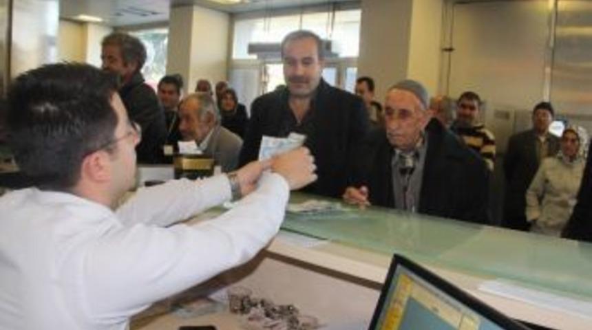 104 Yaşındaki Rekortmen Emekli Maaşına Kavuştu