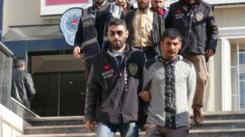 Hırsızlık Zanlıları: &Ccedil;antadan 1.5 Lira &Ccedil;ıktı Onu Da Harcadık