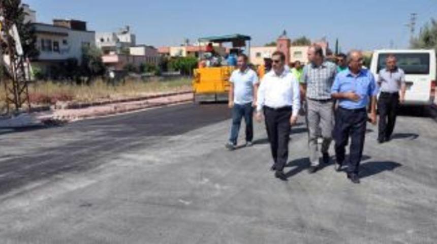 Y&uuml;reğir'de asfalt hamlesi s&uuml;r&uuml;yor