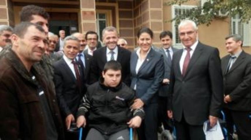 Chp&rsquo;li &Ouml;z&rsquo;den, Ak&uuml;l&uuml; Ara&ccedil; Dağıtım T&ouml;renine Eleştiri