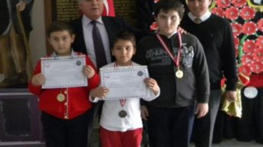 &Uuml;lkem Koleji &Ouml;ğrencilerinden Satran&ccedil;ta B&uuml;y&uuml;k Başarı