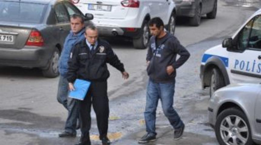 Boşanmak İstemeyen Eşini Darp Etti