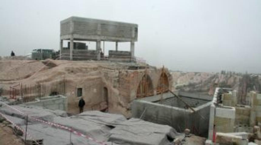 Kapadokya'da Doğal Yapıyla Tezat Oluşturan Otel Inşaatı Durduruldu