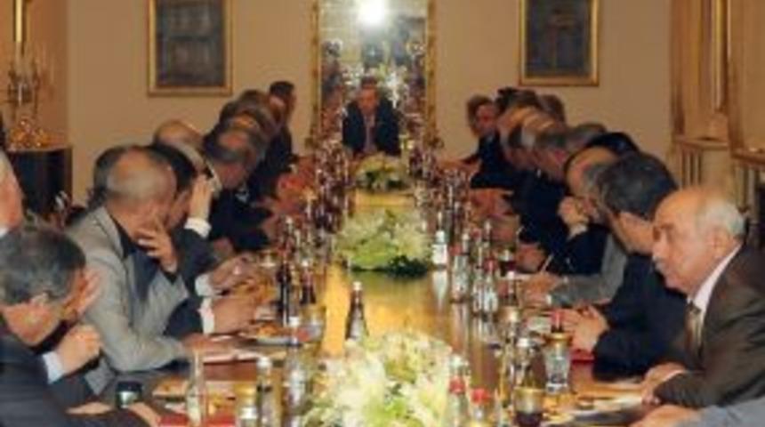 Erdoğan b&ouml;lge oda başkanları ile g&ouml;r&uuml;şt&uuml;