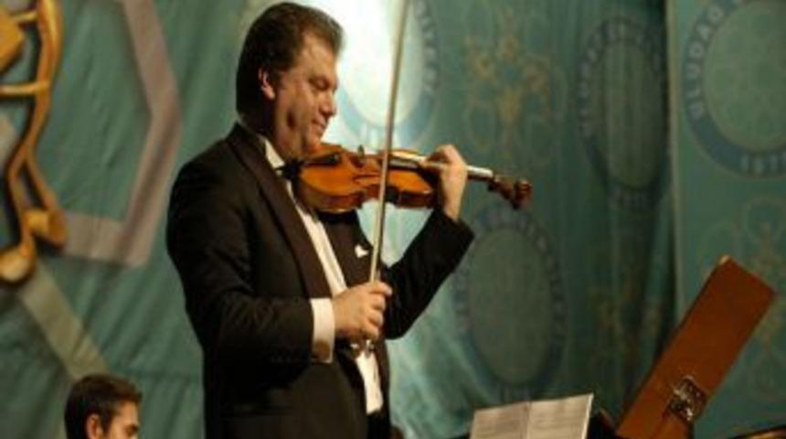 Prof. Dr. Cihan Aşkın, Uludağ &Uuml;niversitesi'nde Keman Resitali Verdi