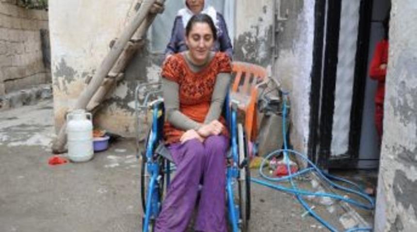 &Ouml;z&uuml;rl&uuml; Anne Ve Kızı Yardım Bekliyor