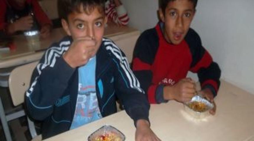 Okuma Salonunda Aşure Sevinci