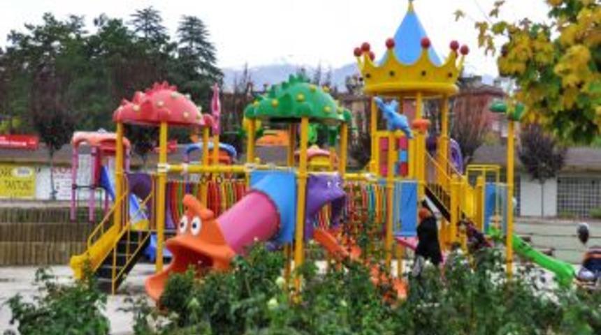 &Ccedil;ocuk Parkları, Yeni Oyun Grupları Ile Donatılıyor